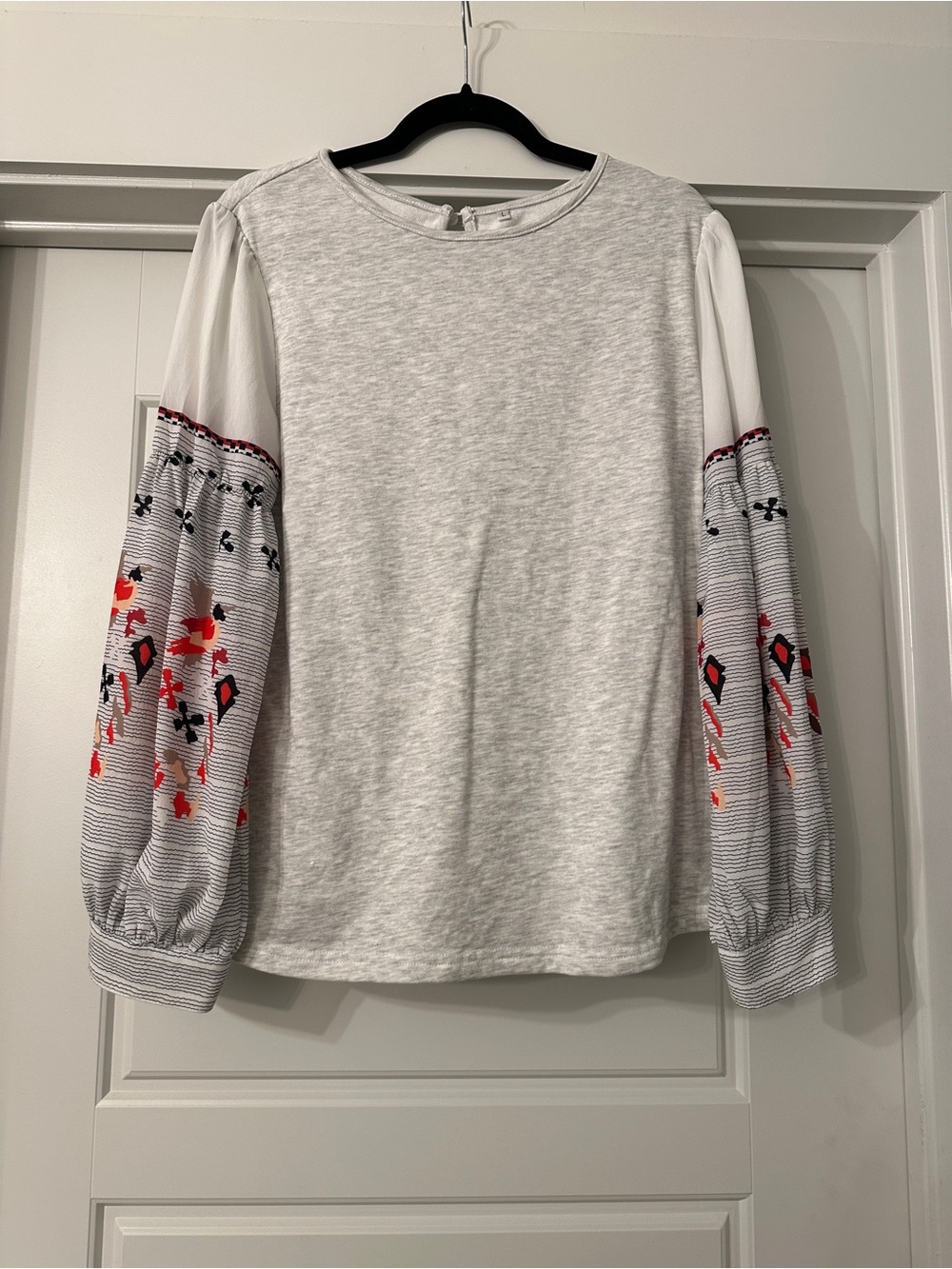 Light Gray Sweatshirt with Embroidered Balloon Sleeves